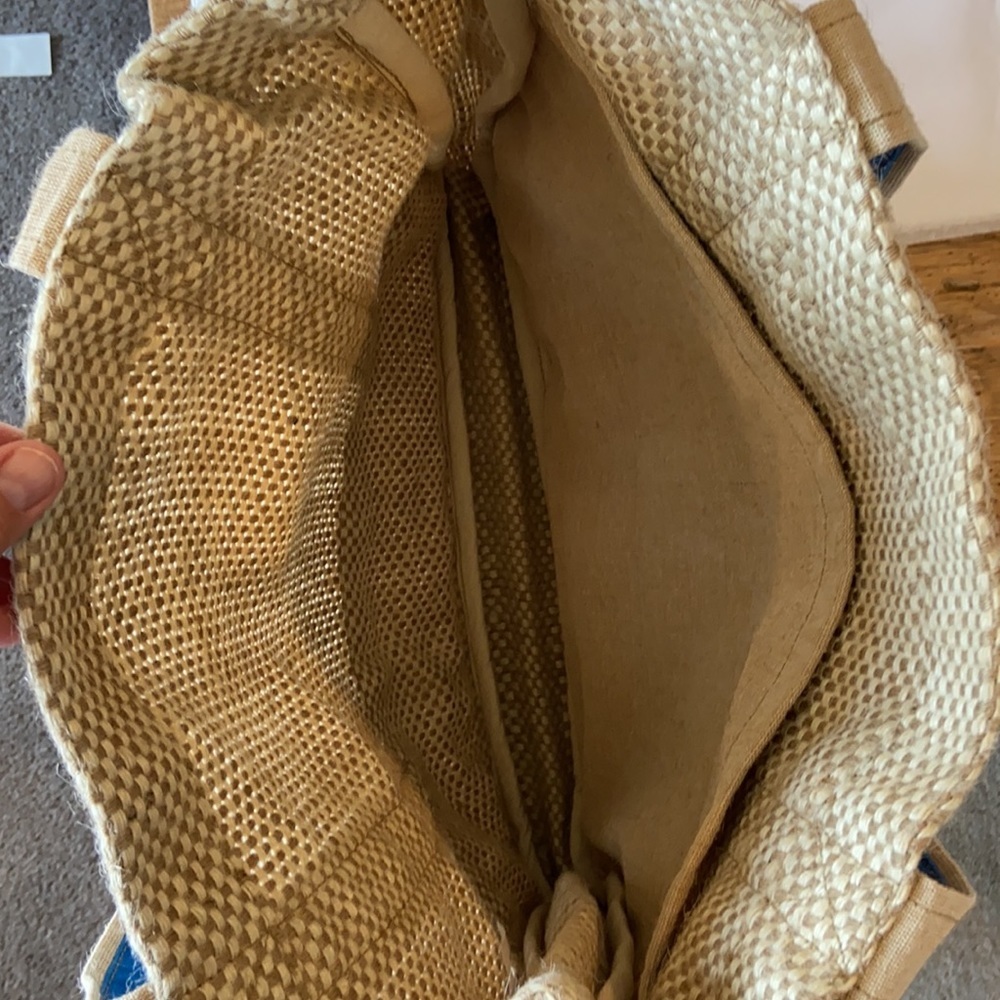 BEACH TOTE W INSIDE POCKET & BLUE SHOULDER STRAPS‎ - Picture 3 of 5